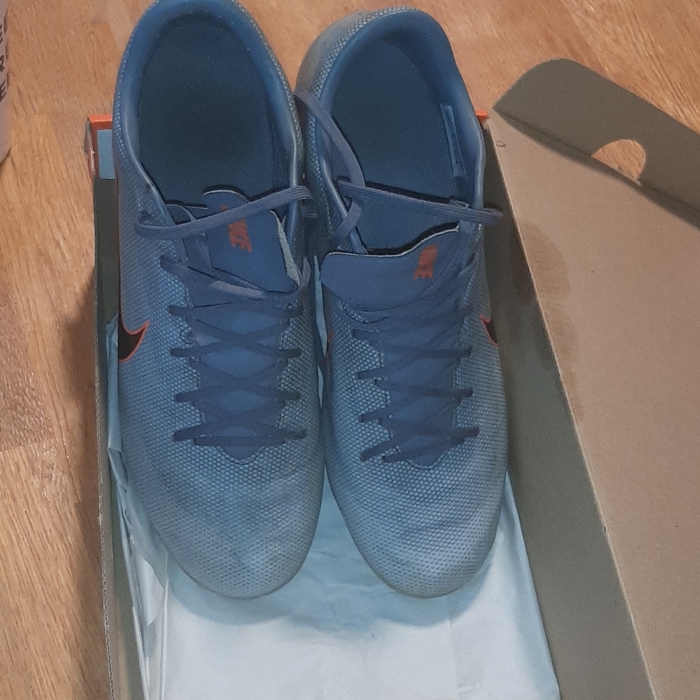 Nike Vapor 12 Academy Soccer Cleats.